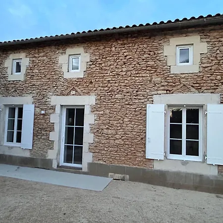 Le Clos Francis, De Charme Proche Du Futuroscope Дом отдыха *