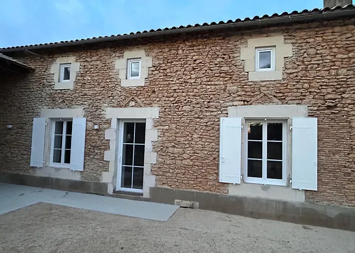 Le Clos Francis, De Charme Proche Du Futuroscope Casa de Férias *