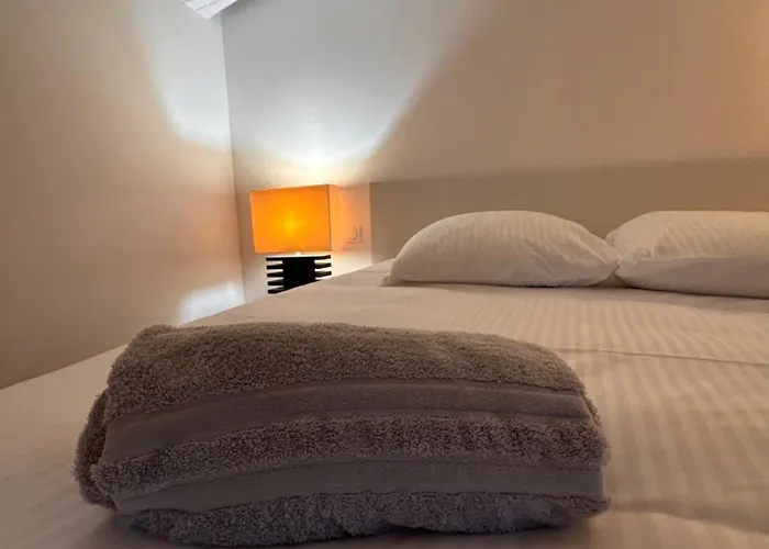 Le Clos Francis, De Charme Proche Du Futuroscope Allonnes (Sarthe)