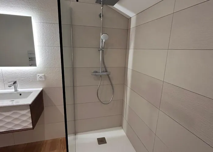 Casa de Férias Le Clos Francis, De Charme Proche Du Futuroscope