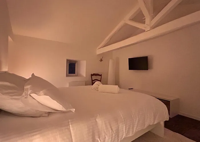 Casa de Férias Le Clos Francis, De Charme Proche Du Futuroscope *